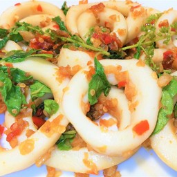 ผัดกระเพราปลาหมึก