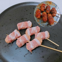 เบคอนพันไส้กรอก