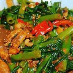ผัดผักบุ้งปลากระป๋อง