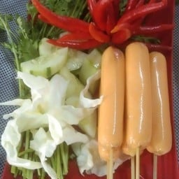 ลูกชิ้นทอด ริมทาง ตลาดศรีอรุณ