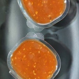 น้ำจิ้มสุกี้หมาล่า ทางร้านให้ฟรี 1 ถ้วย (กรณีต้องการซื้อเพิ่ม)