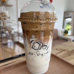 423's Story Cafe' -