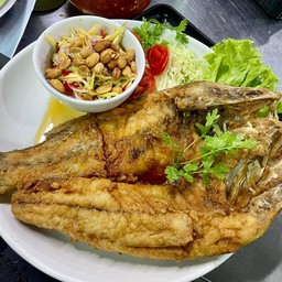 กระพงทอดน้ำปลา