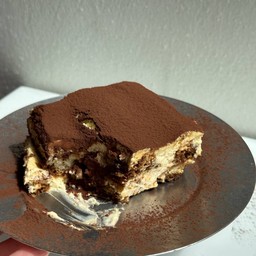 Tiramisu Cake