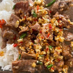 ข้าวเนื้อคั่วพริกเกลือ