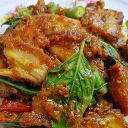 ผัดพริกแกง