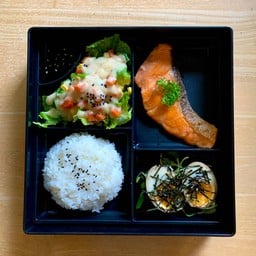 เบนโตะแซลมอนย่างซีอิ๊ว