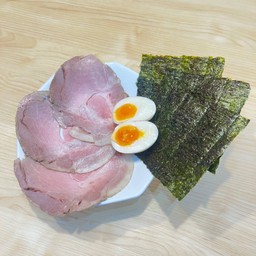 Premium topping (Flavored egg+Cha-Shu3p +Nori 3p)