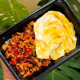 กะเพราหมูสับพริกแห้ง+ไข่ข้น
