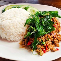 เยี่ยวม้ากะเพรากรอบ