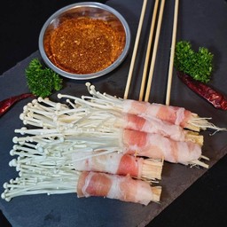 สามชั้นพันเห็ดเข็มทอง