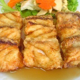 เนื้อปลากระพงทอดซอสน้ำปลา