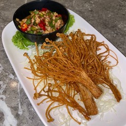 ยำเห็ดกรอบ