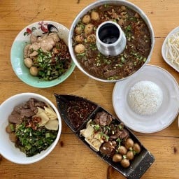 ปอ.ประทุม ก๋วยเตี๋ยวเรือ (ทางแยกเข้าวัดไพร่ฟ้า)