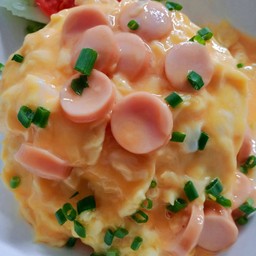 ข้าวไข่ข้นไส้กรอก