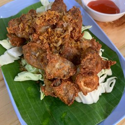 ใส้ทอดกระเทียม