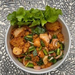 ยำไก่แซ่บ