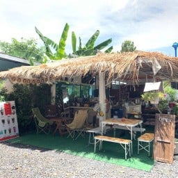 ชาไทยใต้ กาแฟสดอเมริกาโน่ ข้าวกระเพราหมูสับ home gift cafe สาขาแรก