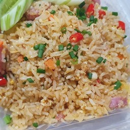 ข้าวผัดแหนม  ตามสั่ง