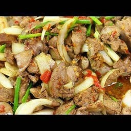 [อร่อยซ่ากับโค้ก] (....)ผัดหอมใหญ่ราดข้าว +  โค้ก ออริจินัล (กระป๋อง) 