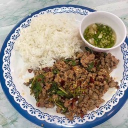 กะเพราคั่วเนื้อราดข้าว