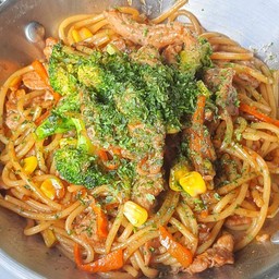Spaghetti YAKISOBA (สปาเก็ตตี้ยากิโซบะ)