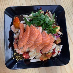 ตำแซลม่อน กุ้งสด หมูยอ ไหลบัว