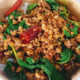 ข้าวผัดกระเพรา หมูสับ