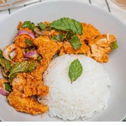 ข้าวยำไก่วิงซ์แซ่บ