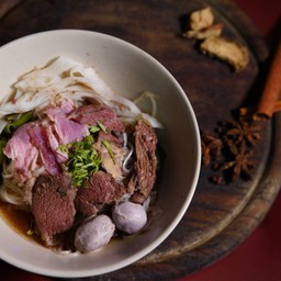 เส้นหมี่เนื้อตุ๋น