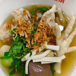 เกาเหลาจั๊บญวน (หมูเด้ง หมูยอ เลือด เล้ง ขาไก่) ไม่มีเส้น