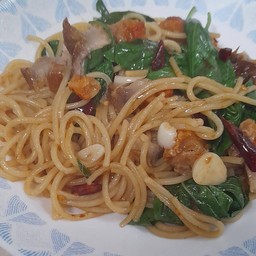 สปาเก๊ตตี้ผัดพริกแห้ง เบค่อน