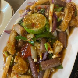 ยำไก่กรอบ