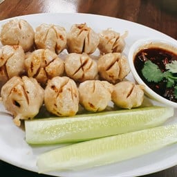 ลูกชิ้นหมูปิ้ง 4 ไม้