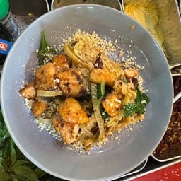 ปลาแซลมอลผัดพริกแห้ง