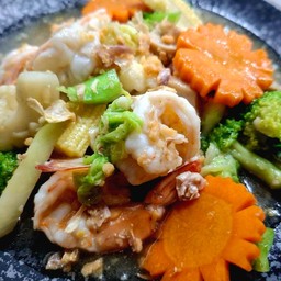ผัดผักรวมกุ้ง