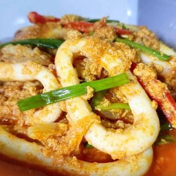 หมึกผัดผงกะหรี่