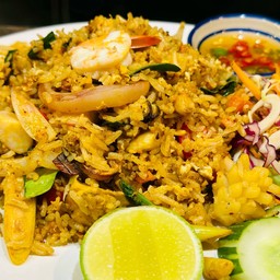 ข้าวผัดต้มยำทะเล.