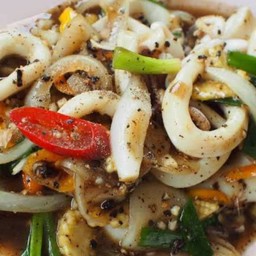 หมึกผัดพริกไทยดำ