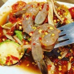 ส้มตำกุ้งสด