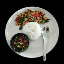 ข้าวราดผัดกะเพรา