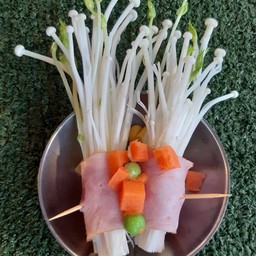 เบคอนพันเห็ดเข็มทอง