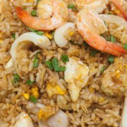 ข้าวผัดรวมมิตรทะเล