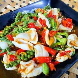 ผัดฉ่าปลาหมึก