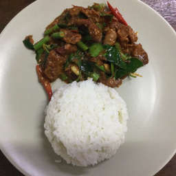ข้าวไส้ย่างผัดพริกแกง