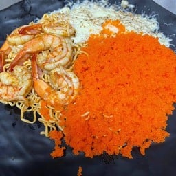 ผัดมาม่ากุ้ง+ไข่กุ้งล้น+ชีส