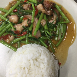 ข้าวผัดผักบุ้งคอหมูย่าง