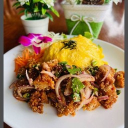 ข้าวไข่ข้น ลาบไก่กรอบ