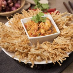 ยำเห็ดทอด