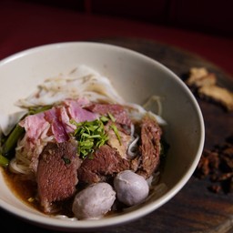 บะหมี่เนื้อตุ๋น